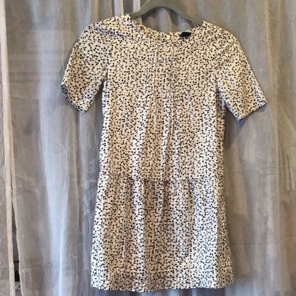 Black and white summer dress.